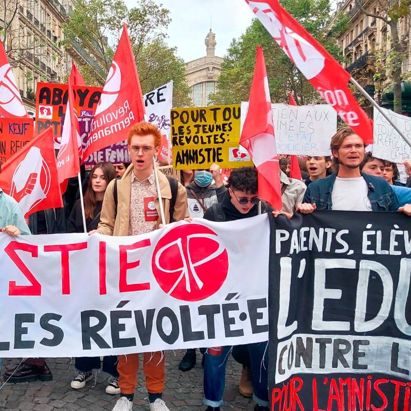 El incidente más grave dentro de las marchas se produjo en París, donde un agente sacó una pistola y apuntó a la multitud al considerar que el vehículo en el que se desplazaba estaba siendo amenazado. FOTO GETTY