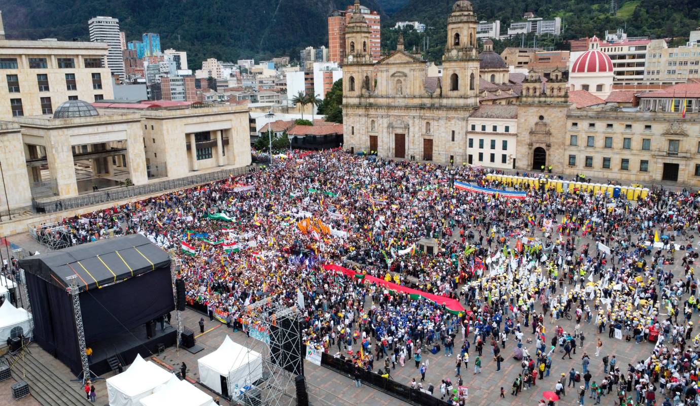 Plaza Bolívar en Bogotá. Ciudades como Bogotá, Cali, Barranquilla, Bucaramanga y Cartagena también registraron marchas masivas en un ambiente de respeto y civismo. Foto: Presidencia