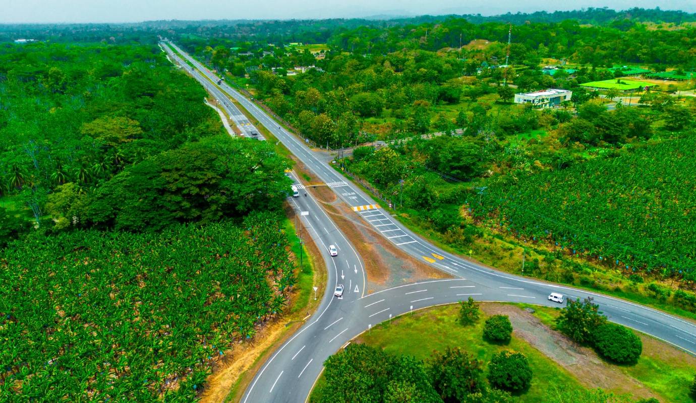 A Urabá se llega por carreteras rodeadas de naturaleza