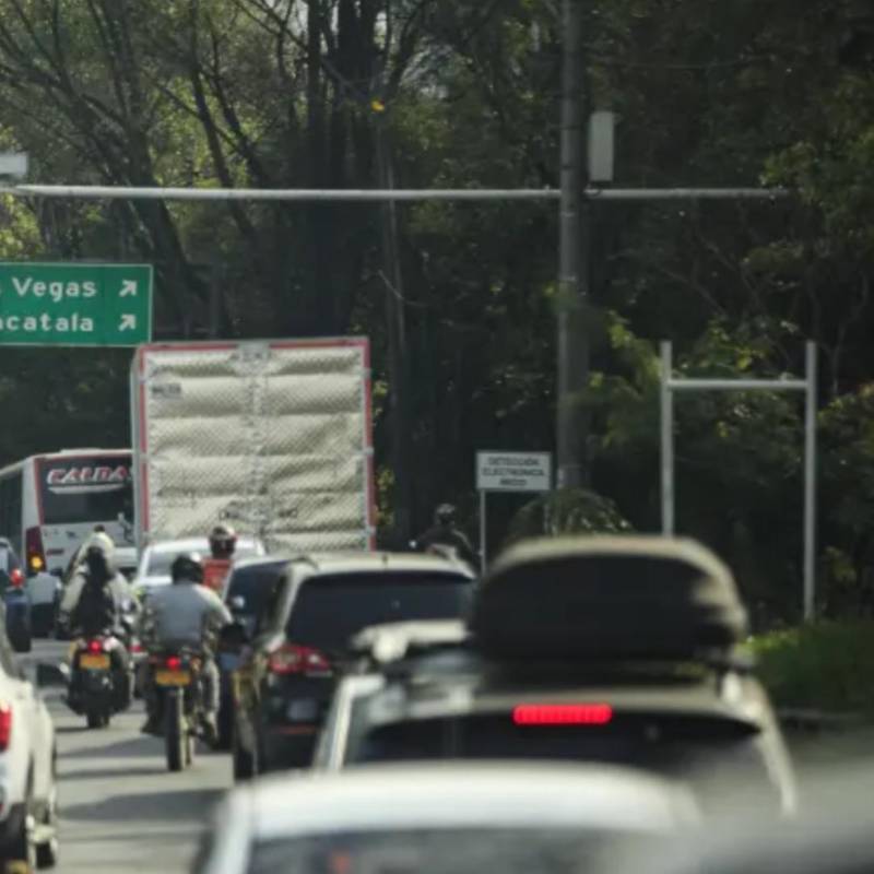 La Secretaría de Movilidad de Medellín recordó que cualquier modificación del pico y placa será divulgada oportunamente a través de sus canales institucionales y medios oficiales. FOTO Camilo Suárez. 