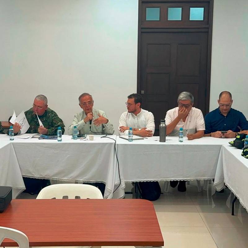 Ministro de Defensa y comandante del Ejército Nacional lideran consejo de seguridad extraordinario en Jamundí. FOTO: Tomada de la cuenta de X del Ministerio de Defensa