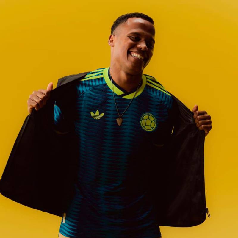 Jhon Arias con la camiseta nueva de la Selección. FOTO FCF Y ADIDAS