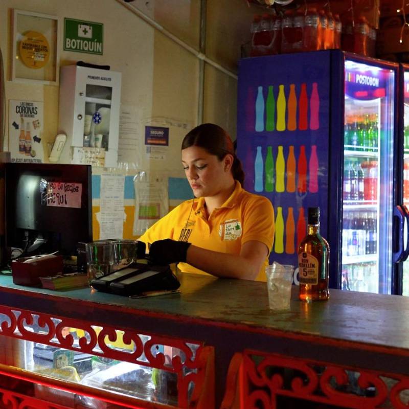 ”Pregunta por Ángela” es una estrategia creada para garantizar la seguridad de las mujeres en discotecas y entornos de fiesta. FOTO Cortesía Alcaldía de Medellín. 