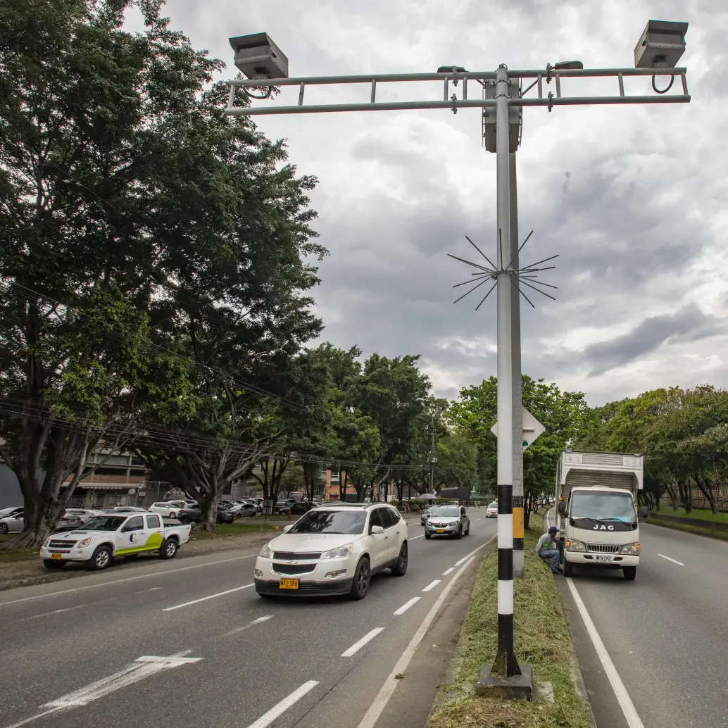 Esta cámara de fotodetección en el municipio de Itagüí es una de las que más infracciones por Pico y Placa registraFoto: Esneyder Gutiérrez Cardona