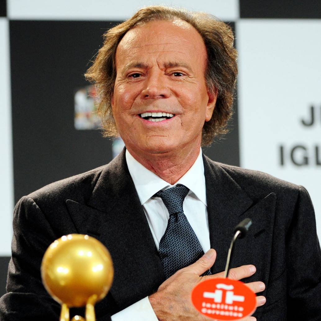 Dos exempleados de Julio Iglesias lo demandaron ante la justicia española por presuntas agresiones y acoso sexual. Foto: AFP