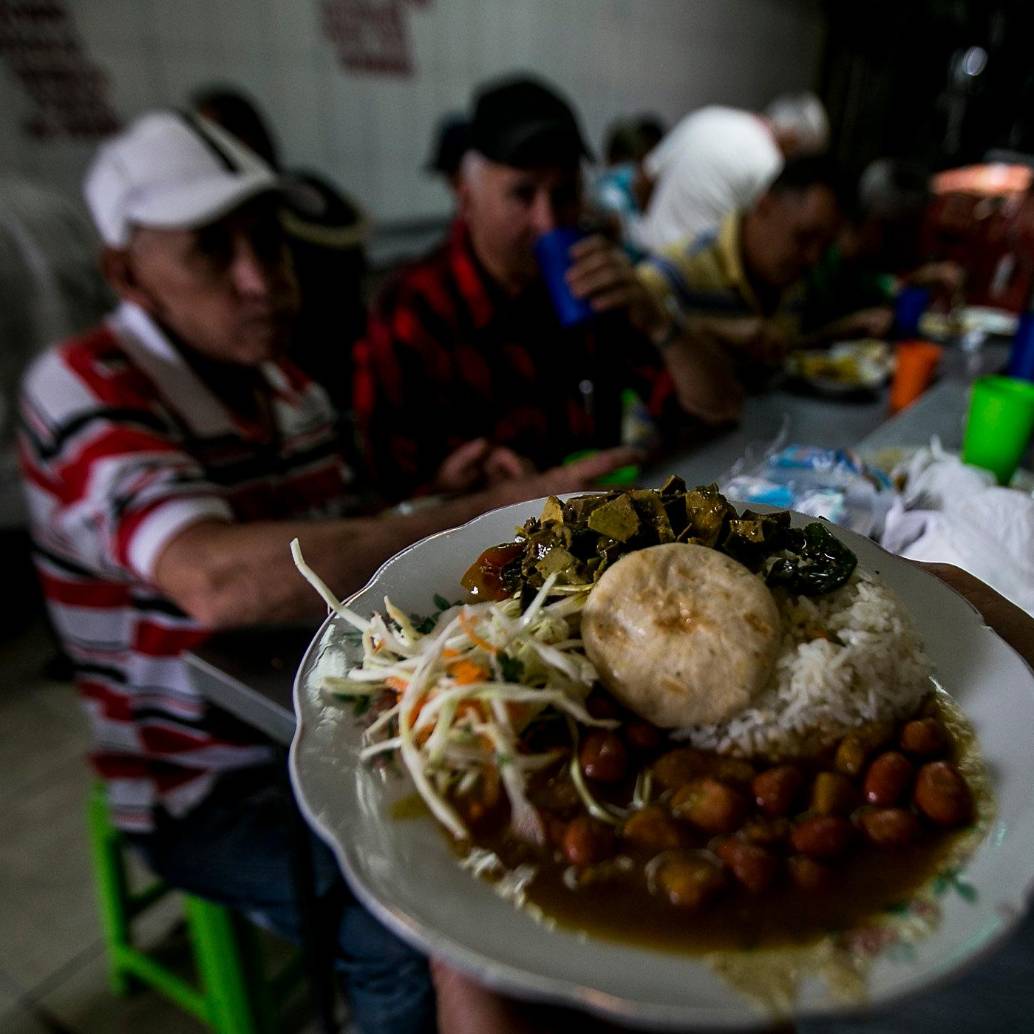 Los precios del llamado corrientazo sigue presionando al alza el índice de inflación en Colombia. FOTO Julio César Herrera