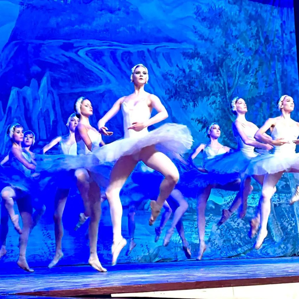 Escenografía y vestuario de primer nivel trajo el Balle de San Petesburgo a Medellín. FOTO Gloria Nivia Ramírez G.