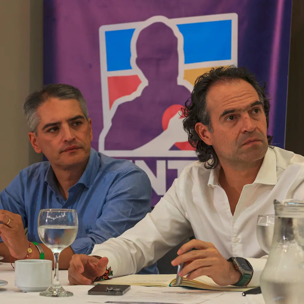 El gobernador Andrés Julián Rendón y el alcalde Federico Gutiérrez siempre han mostrado su apoyo al expresidente Álvaro Uribe y lo ratificaron durante el proceso judicial contra el exmandatario. FOTO: MANUEL SALDARRIAGA