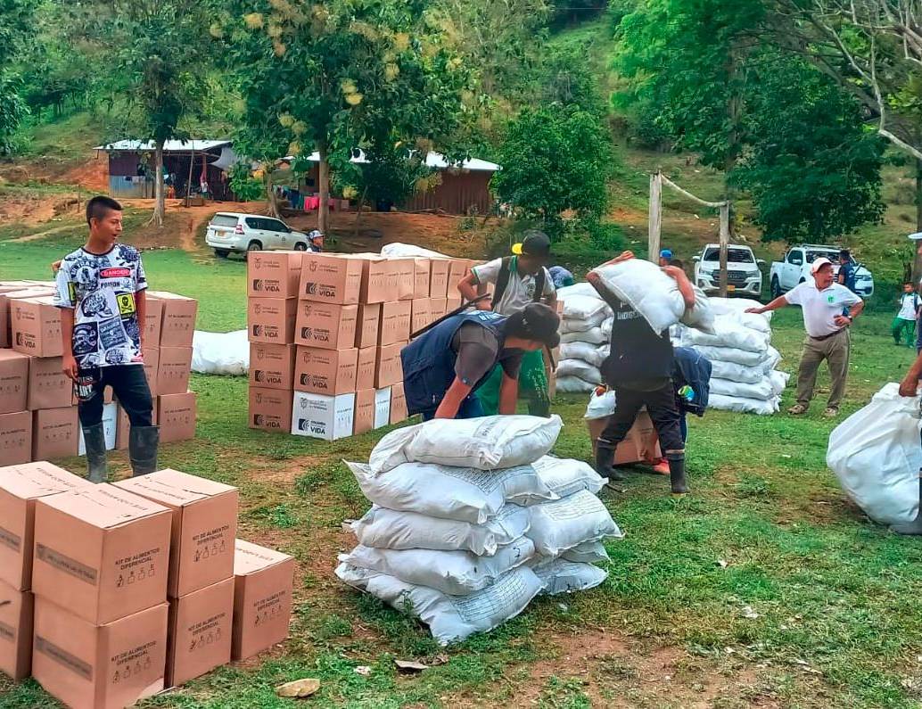 Más de 20 toneladas de víveres distribuyó la Unidad para las Víctimas en Segovia y Remedios para los afectados de la violencia. FOTO: CORTESÍA