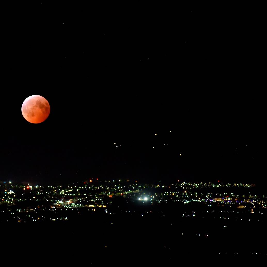 El eclipse lunar total del 7 de septiembre de 2025 no será visible en Colombia, pero podrá seguirse en línea desde África, Asia y Oceanía. FOTO Getty