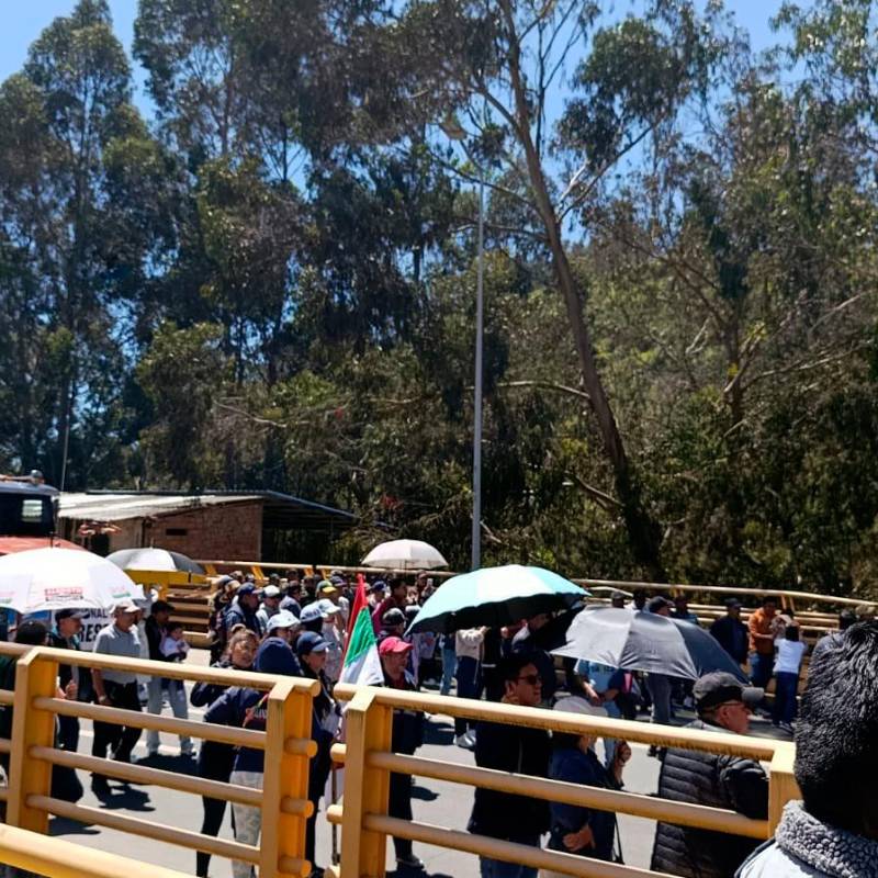 El Puente Internacional de Rumichaca volvió a operar tras 19 días de bloqueo que frenaron el comercio entre Colombia y Ecuador. FOTO COLFECAR