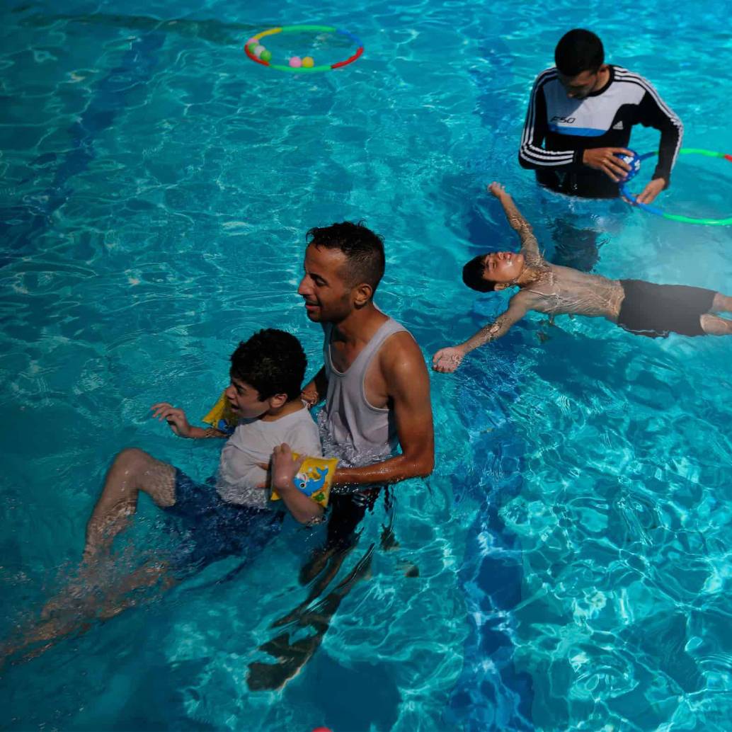 Según el relato de la mamá, al niño de 10 años se le dificulta el aprendizaje y no rinde para hacer actividad física porque también presenta problemas para caminar. FOTO Getty
