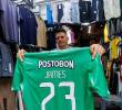 James Rodríguez fue presentado como nuevo jugador de Atlético Nacional y su llegada disparó la demanda de camisetas del club en Medellín. FOTO CAMILO SUÁREZ.