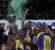 Los jugadores de la Selección Colombia celebrando el título de la Copa América 2001 que se realizó en el país: Armenia, Pereira, Manizales, Cali, Barranquilla, Medellín y Bogotá, como sedes. FOTO MANUEL SALDARRIAGA
