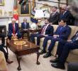 <span class=mln_uppercase_mln>El</span><b><span class=mln_uppercase_mln> presidente Donald Trump le ha regalado a casi todos los integrantes de su gabinete unos zapatos de una marca que tiene demandado al Gobierno de Estados Unidos. Foto: Getty Images</span></b>