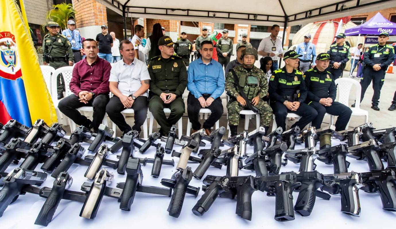 La destrucción de estas armas, realizada de manera pública y controlada, se convierte en un acto simbólico que refleja el compromiso de las autoridades por construir una sociedad más segura. Foto: Jaime Pérez