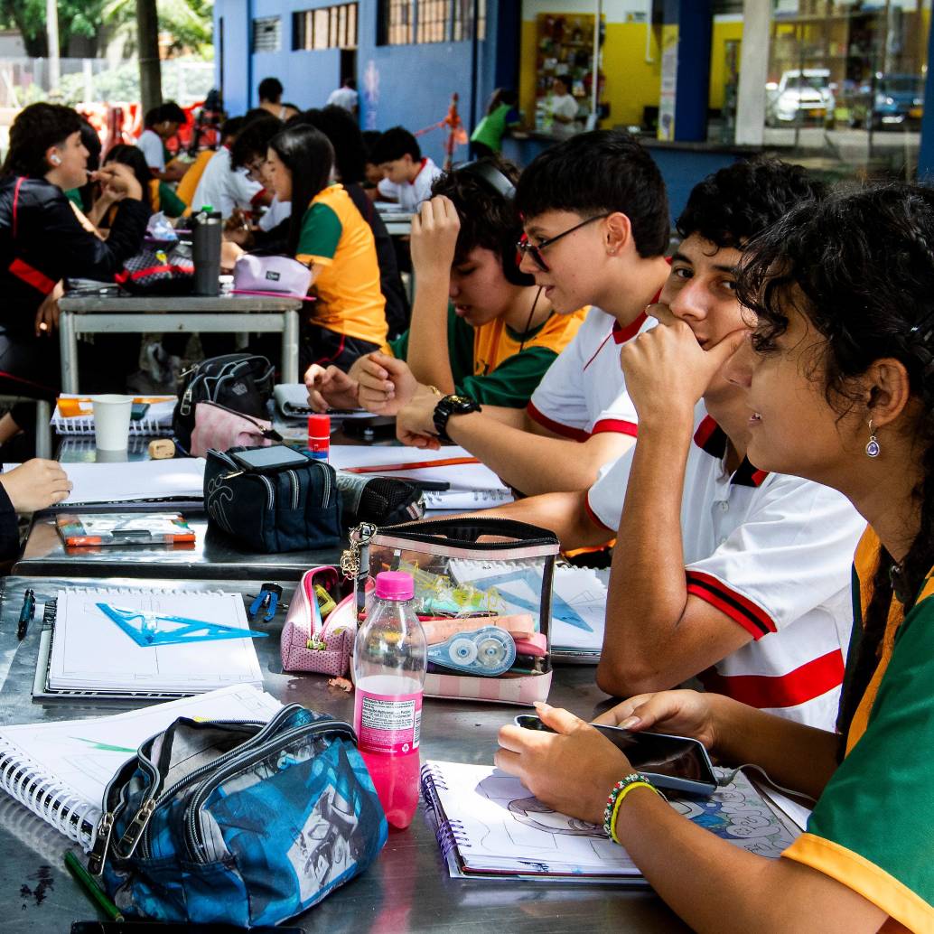 La variación en las calificaciones era general, independientemente de factores socioeconómicos. Eso sí, antes de entrar en el colegio tanto ellos como ellas tenían el mismo nivel en esta disciplina. Foto: EL COLOMBIANO