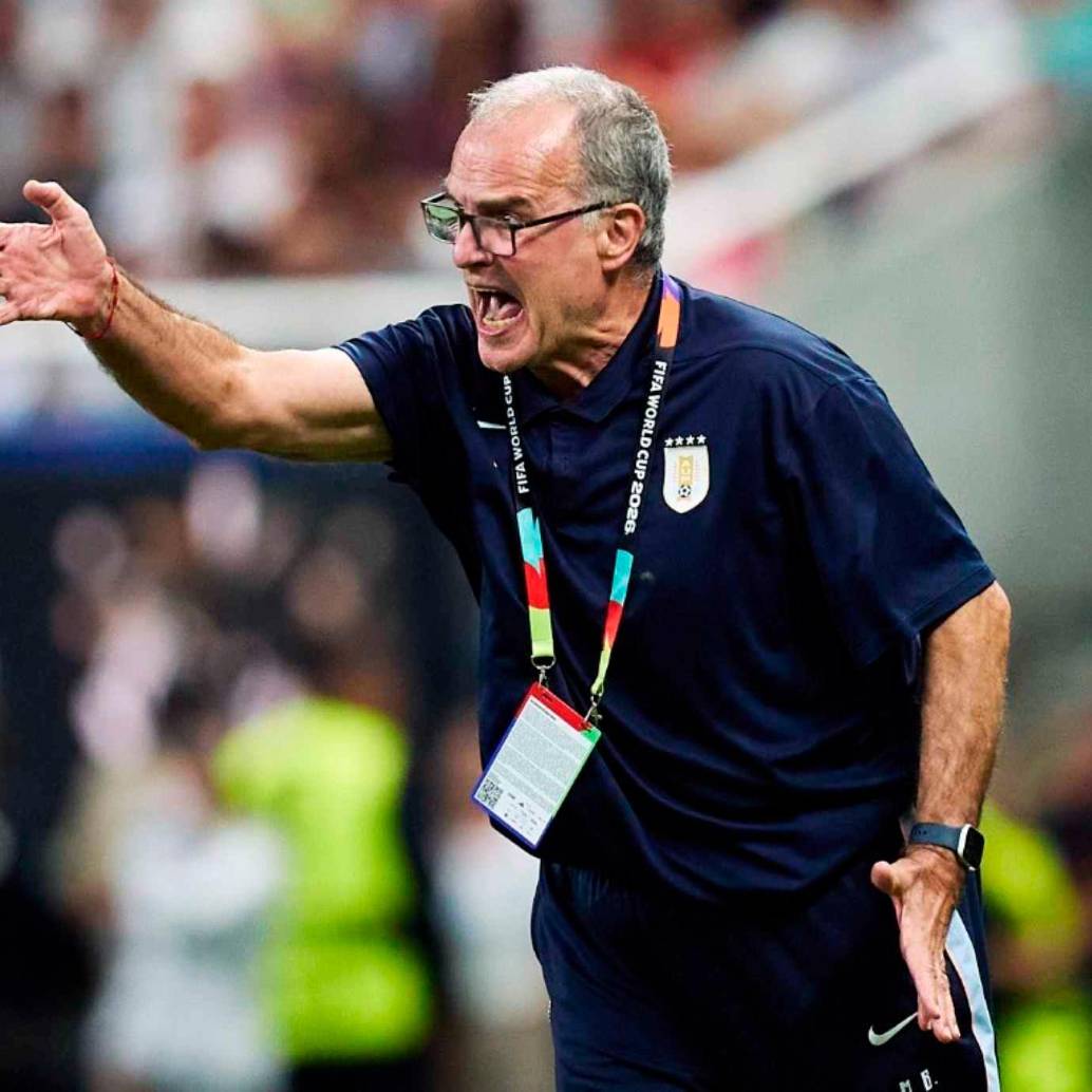 Marcelo Bielsa entrenador argentino que dirige a la selección de Uruguay que no pasó de la fase de grupos en el Mundial de Norteamérica. FOTO GETTY 