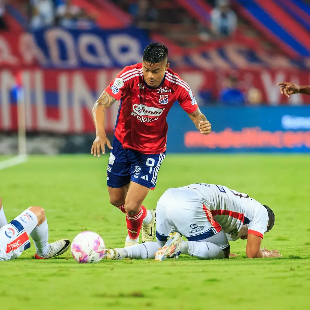 EL delantero atlanticense Luis “El Chino” Sandoval será el referente en ataque del Medellín contra América en Cali. FOTO: CAMILO SUÁREZ