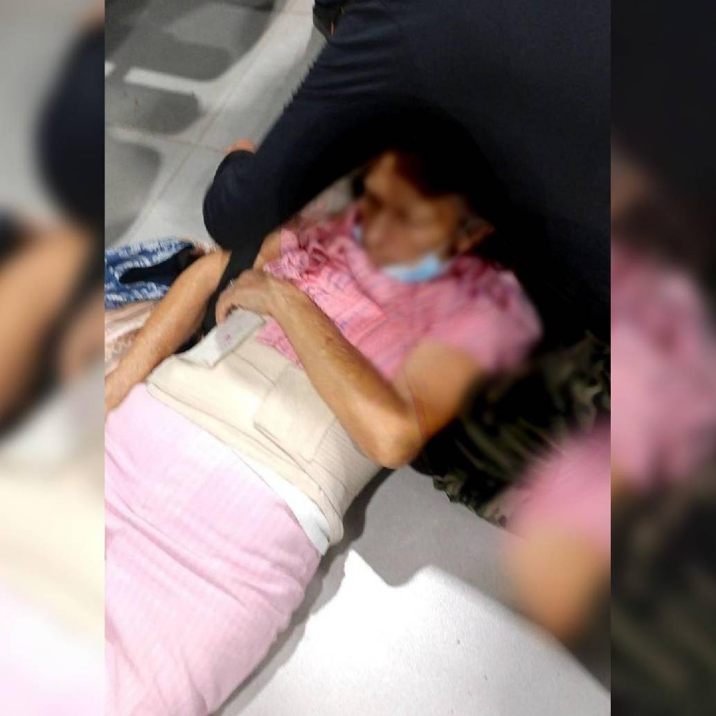 Testigos señalan que la mujer tuvo un altercado con una de las funcionarias del lugar. FOTO: Cortesía