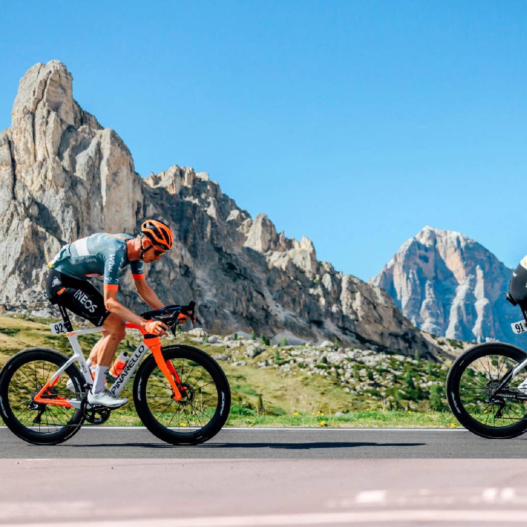 <p>Egan Bernal fue determinante para que su compañero Arensman terminara en el top-5 del Giro. FOTO X-</p><p>Netcompany INEOS</p>