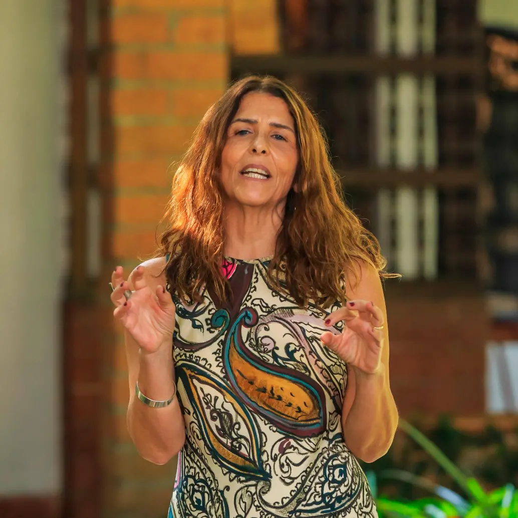 La escritora Magdalena Reyes Puig es licenciada en Filosofía. Coordina grupos de estudio y reflexión en torno a diversos autores y temas vinculados a la Filosofía y la Psicología. FOTO<b><span class="mln_uppercase_mln"> camilo suárez</span></b>