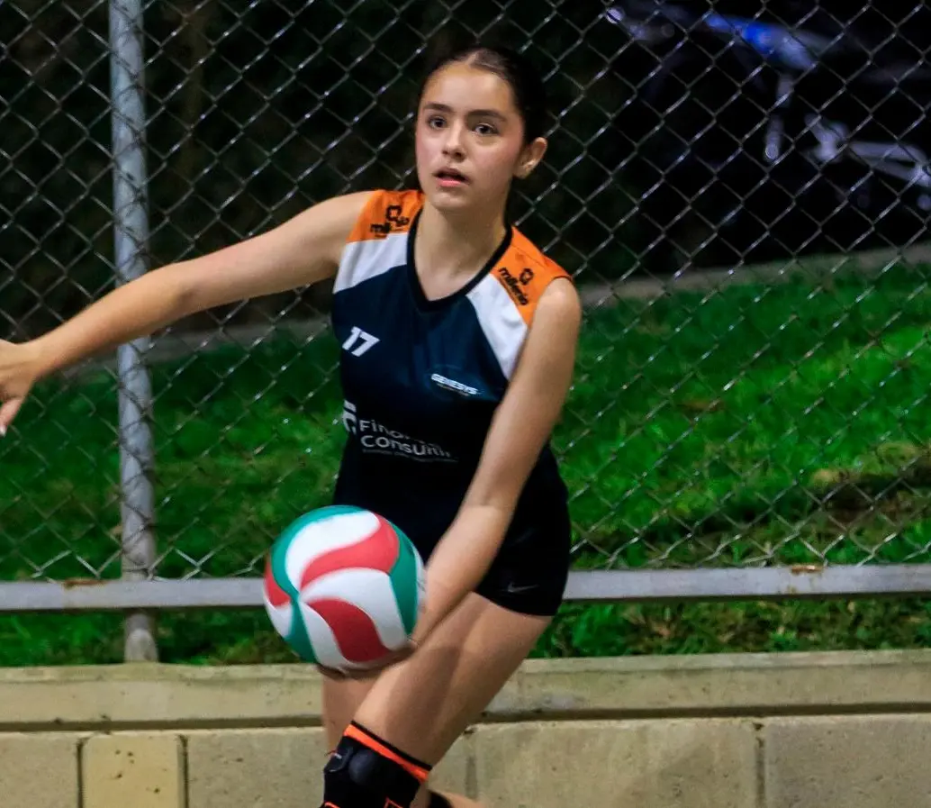 Mariana Castaño es una de las jóvenes promesas del voleibol antioqueño. Foto: Camilo Suárez. 