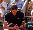 Zverev se aplica insulina durante un cambio de lado. El alemán, diagnosticado con diabetes tipo 1 a los tres años, visibiliza su condición para inspirar a niños con la misma enfermedad. FOTO Instagram golesendir
