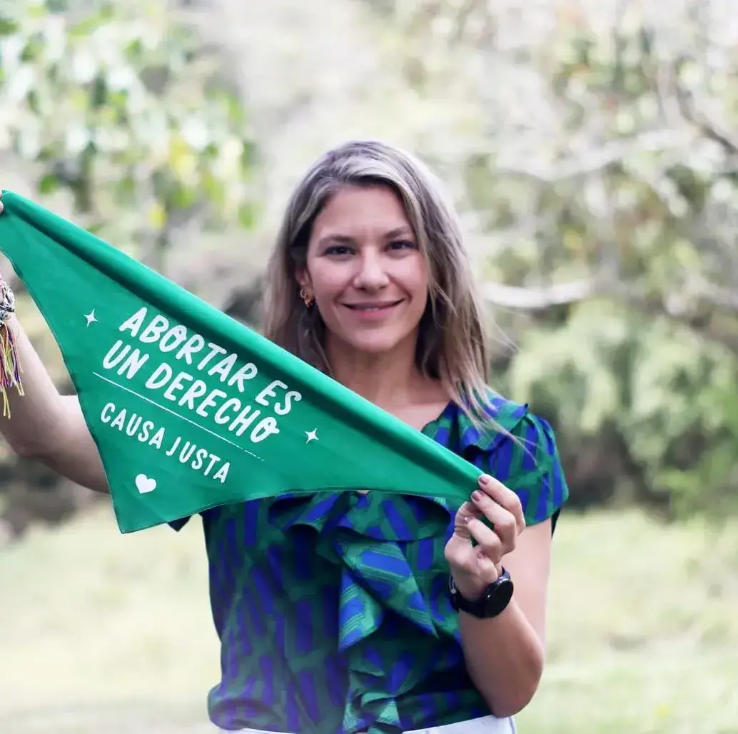 La activista colombiana Catalina Martínez es reconocida por su lucha para garantizar la interrupción voluntaria del embarazo y proteger a las niñas de maternidades forzadas en Latinoamérica. FOTO: Tomada de Instagram Catalina Martínez