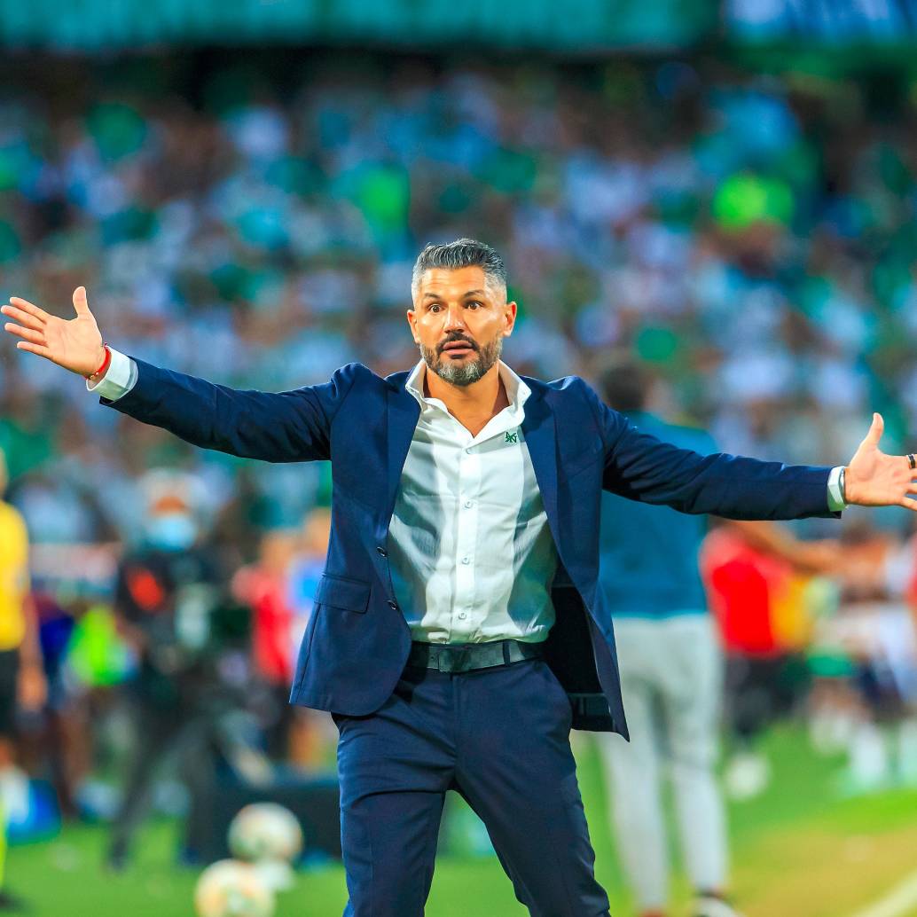 El técnico Javier Gandolfi, como cabeza de grupo, intenta levantar al equipo tras el duro golpe de la eliminación de la Copa Libertadores, para que pueda ir por los dos objetivos que restan: Copa y Liga. <span class="mln_uppercase_mln">FOTO</span> <b><span class="mln_uppercase_mln">Camilo Suárez</span></b>