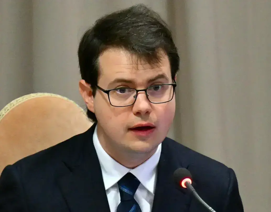 Christopher Olah, cofundador de Anthropic, participó en la encíclica de León XIV. FOTO: AFP