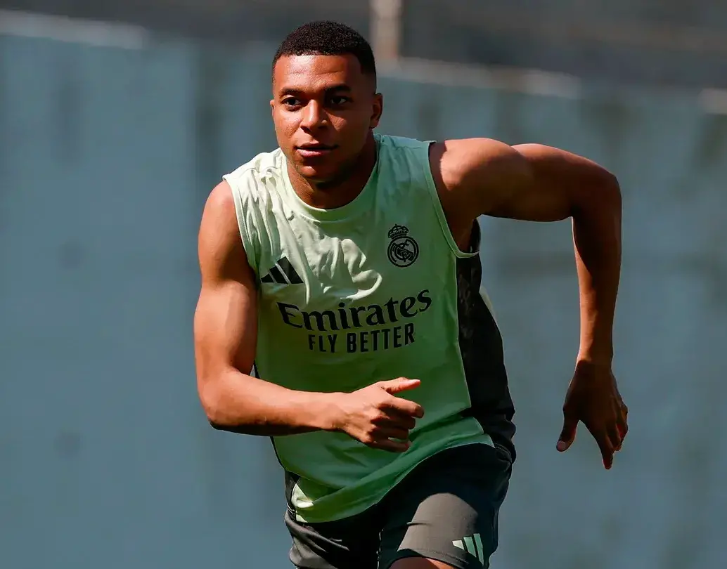 El delantero francés Kylian Mbappé fue hospitalizado por cuadro agudo de gastroenteritis. FOTO TOMADA X@realmadrid