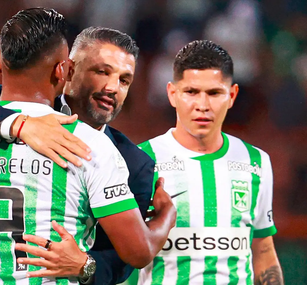 En la imagen aparecen Alfredo Morelos, Javier Gandolfi y Jorman Campuzano. FOTO MANUEL SALDARRIAGA