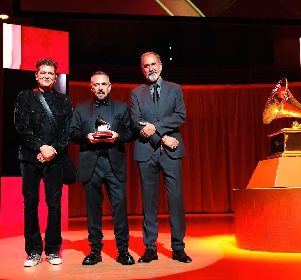 En la ceremonia del año pasado el artista colombiano Carlos Vives fue reconocido como persona del año en los premios Grammy Latino. Foto Colprensa. 