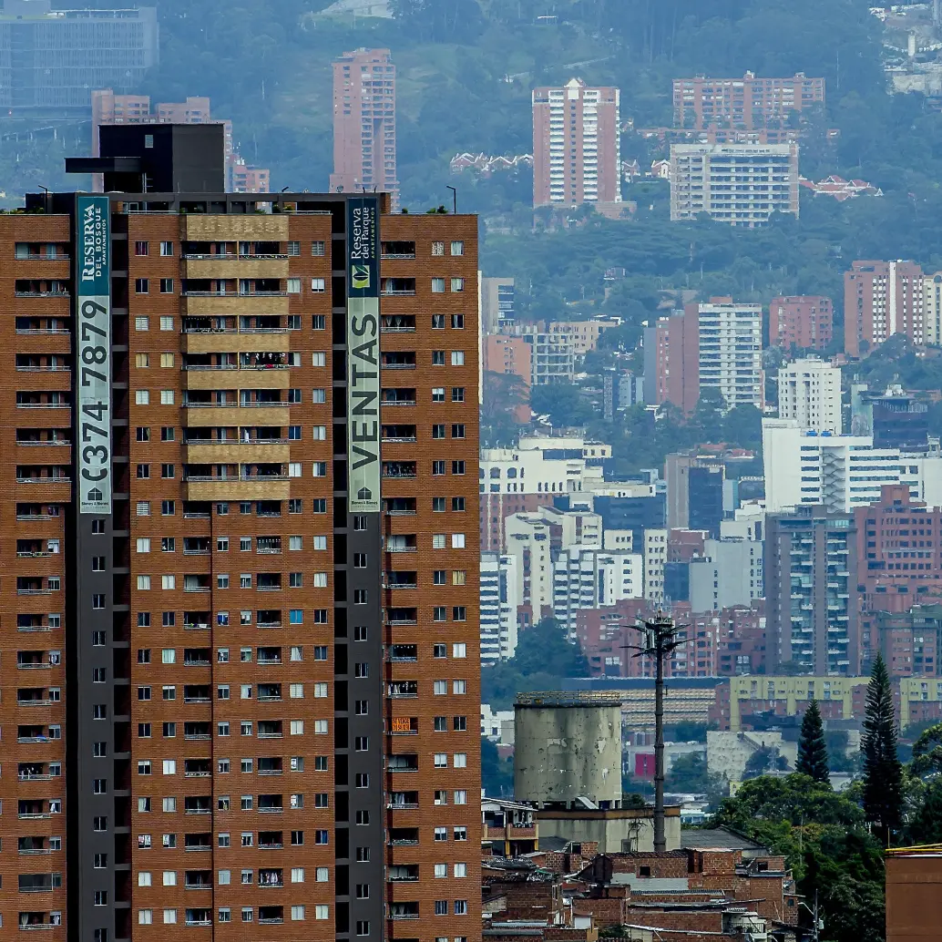 Uno de los cambios más destacados en el mercado inmobiliario ha sido el aumento en la preferencia por casas, mientras que los apartamentos están perdiendo protagonismo con caídas en el interés de los compradores. Foto: Juan Antonio Sánchez