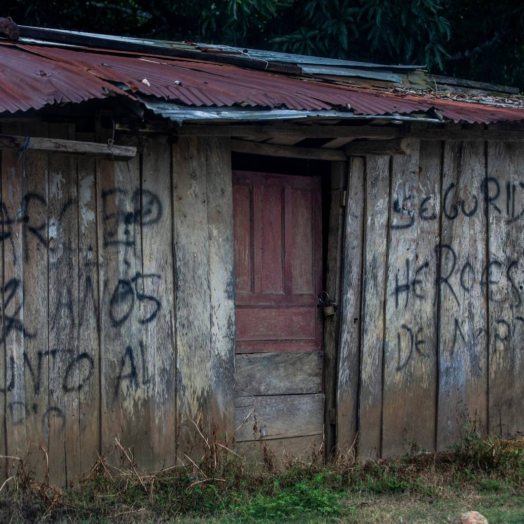 En las zonas rurales del Bajo Cauca, Norte y Nordeste cada vez son más frecuentes los reportes de grupos que imponen restricciones a la movilidad. FOTO: Julio César Herrera