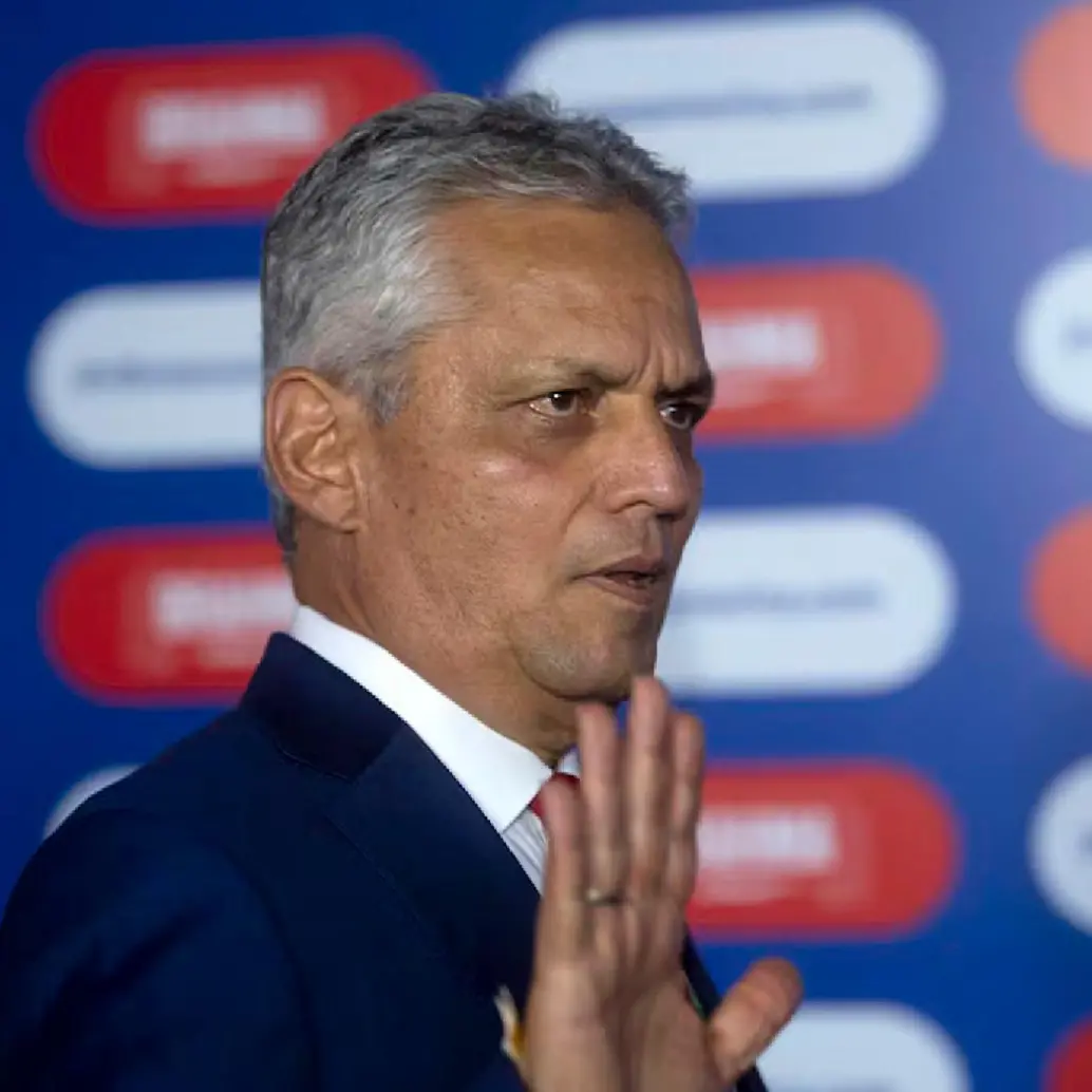 Reinaldo Rueda pidió perdón a la afición de Honduras. A sus 68 años de edad puso en duda su continuidad como técnico. FOTO AFP
