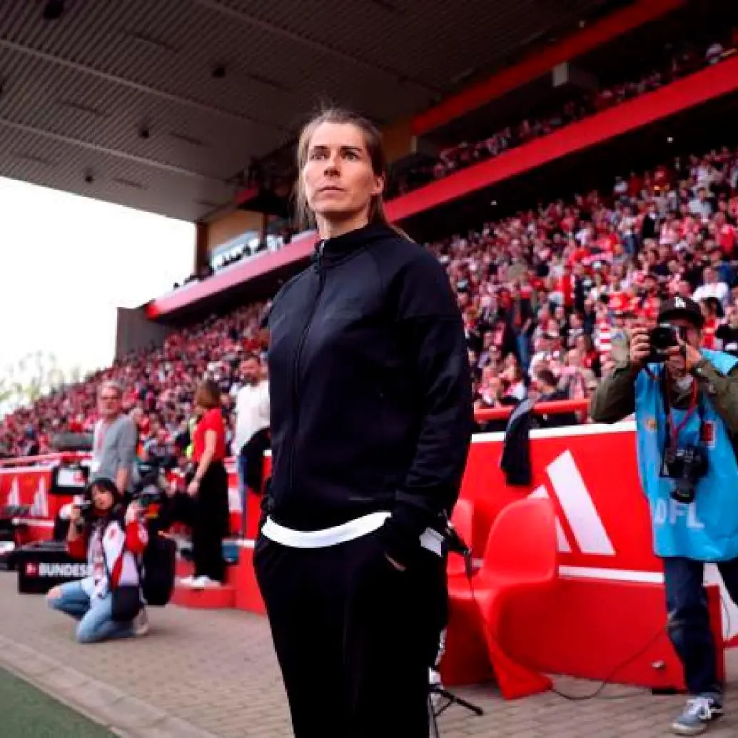 Marie-Louise Eta, quien nació en 1991 en Alemania, es una mujer del fútbol. Jugaba como centrocampista, pasó por clubes como el SV Werder Bremen y otros equipos del fútbol femenino de su país, donde ahora dirige al Union Berlín. FOTO Getty