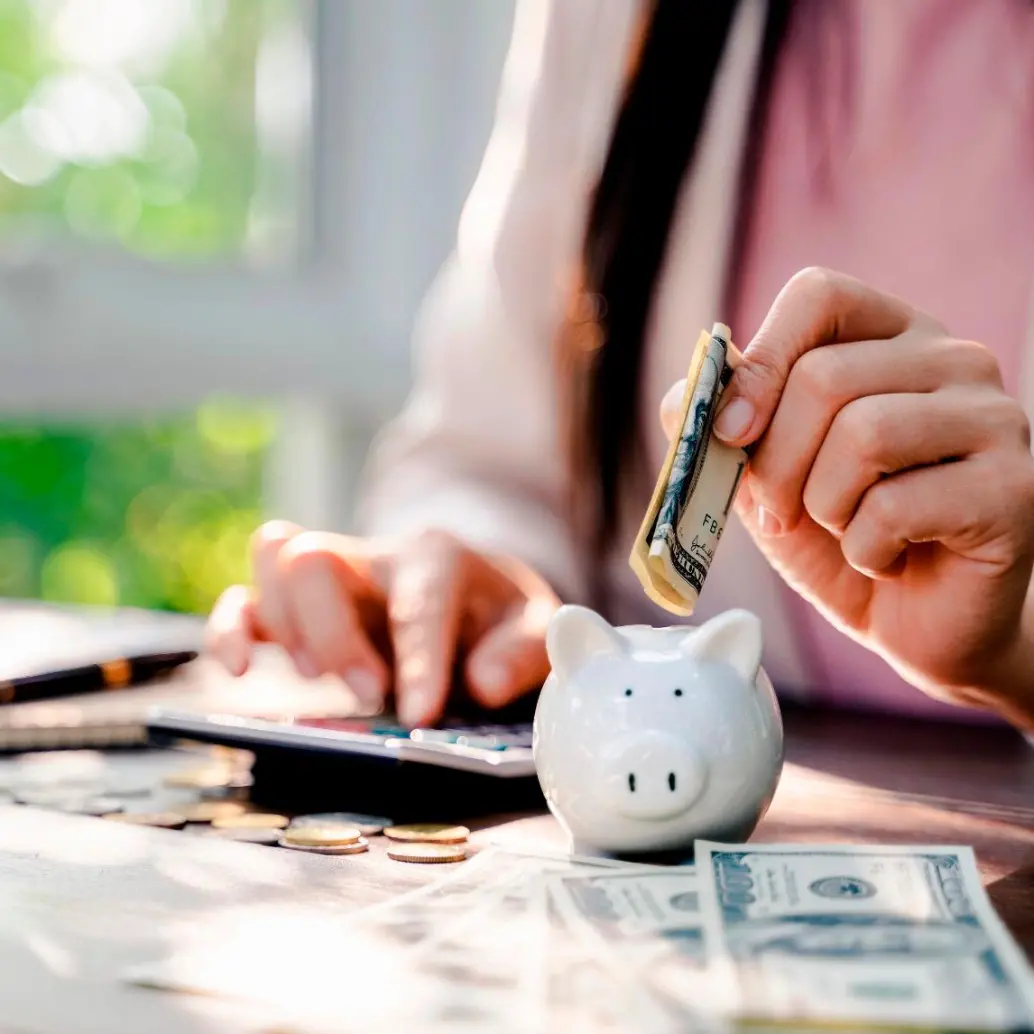 La digitalización del sistema financiero está facilitando el acceso de más mujeres a instrumentos de ahorro. FOTO: Depositphotos