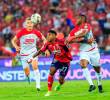 La final entre Santa Fe y Medellín fue cerrada y pareja. El Poderoso pagó caro sus errores defensivos. FOTO CAMILO SUÁREZ