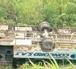 Imagen del bus que cayó al abismo en un accidente. Foto: Cortesía ciudadana