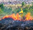 En Antioquia urge dotar mejor a los cuerpos de bomberos y abandonar prácticas que propician la aparición de incendios. FOTO Juan Antonio Sánchez