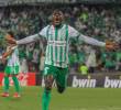 El delantero Kevin Viveros celebra uno de los dos tantos que aportó a Atlético Nacional en la victoria 3-1 ante Internacional. FOTO: Juan Antonio Sánchez