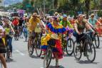 “A Ritmo de Bicicleta” se ha establecido firmemente como uno de los eventos más queridos de la Feria de las Flores. No solo subraya la creciente importancia de la bicicleta como medio de transporte en Medellín, sino que también ofrece una plataforma única para que los ciudadanos expresen su ingenio y su amor por su ciudad y sus costumbres. Foto: Camilo Suárez Echeverry