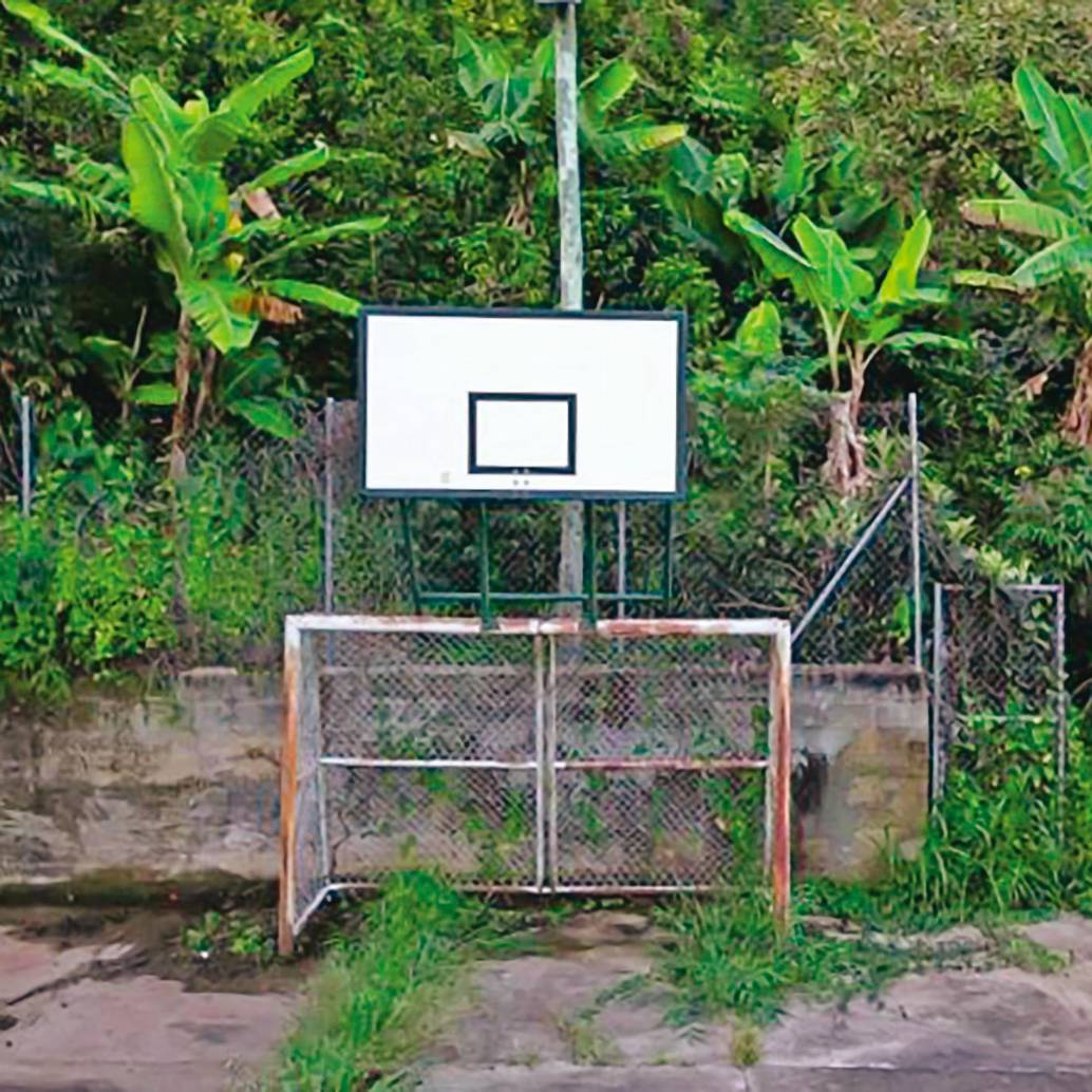 La intervención de placas polideportivas es uno de los principales frentes de inversión de la tasa de seguridad. En la imagen, aspecto de la cancha de la vereda Los Pinos, en Montebello. FOTO Cortesía Gobernación