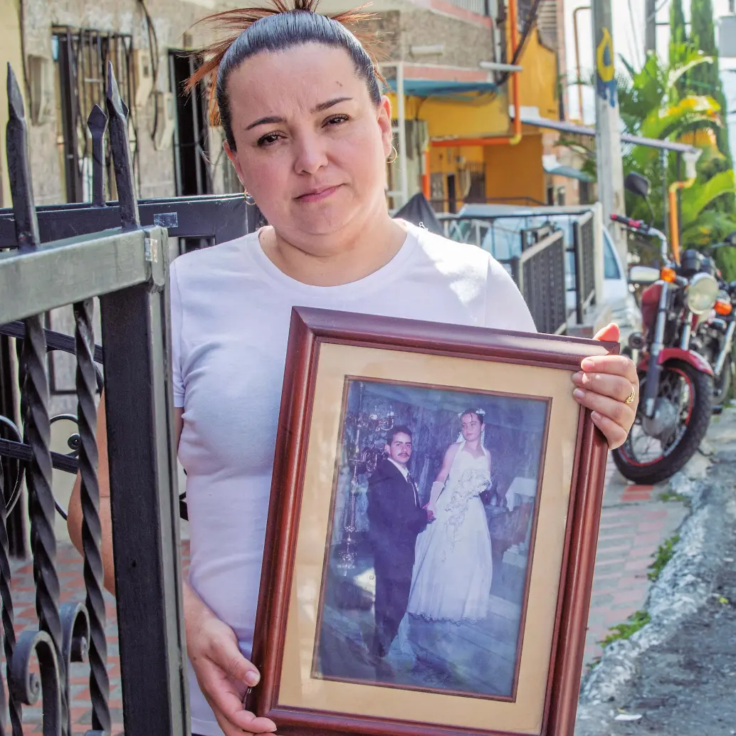 Luz Enith y la familia de Arles Edisson Guzmán Medina llevan 23 años buscando respuestas efectivas sobre su paradero.<b><span class="mln_uppercase_mln"> </span></b>FOTO<b><span class="mln_uppercase_mln"> Esneyder Gutiérrez</span></b>