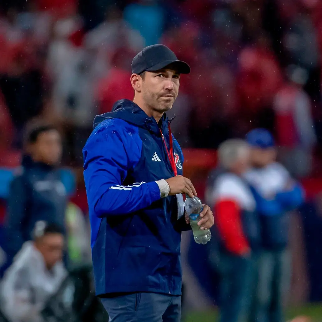 El triunfo es el único camino del DIM ante Águilas Doradas para aspirar a un lugar en cuartos de final de la Liga Betplay. El técnico Sebastián Botero lo sabe. FOTO JUAN ANTONIO SÁNCHEZ
