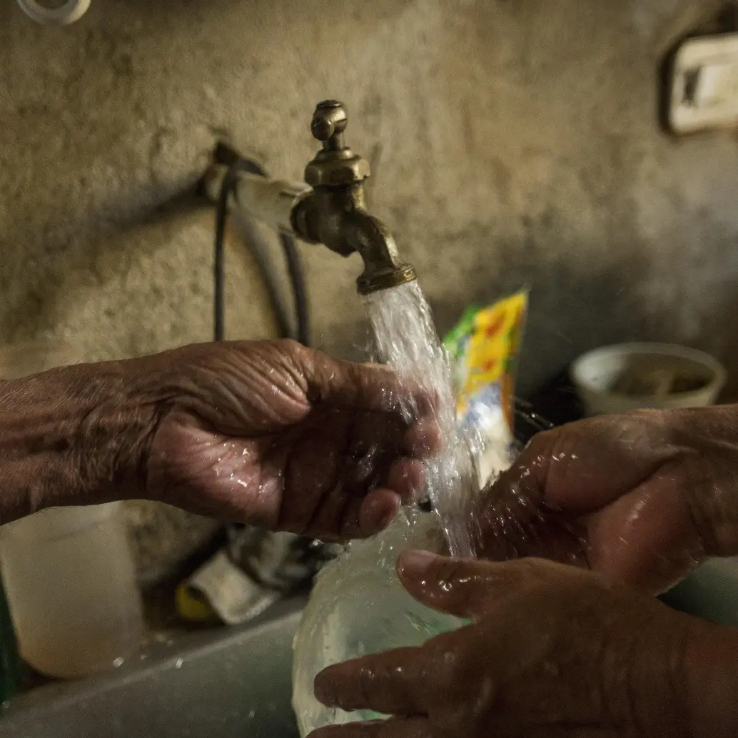 La suspensión del acueducto afecta a los barrios Aguas Frías, Las Violetas y San Pablo de Medellín. FOTO: Camilo Suárez Echeverry