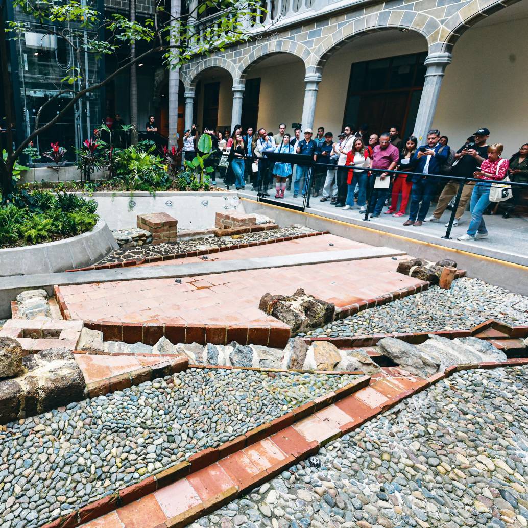 Este es el hallazgo arqueológico de parte del primer acueducto que tuvo Medellín en los primeros años del siglo XIX. FOTO: Manuel Saldarriaga
