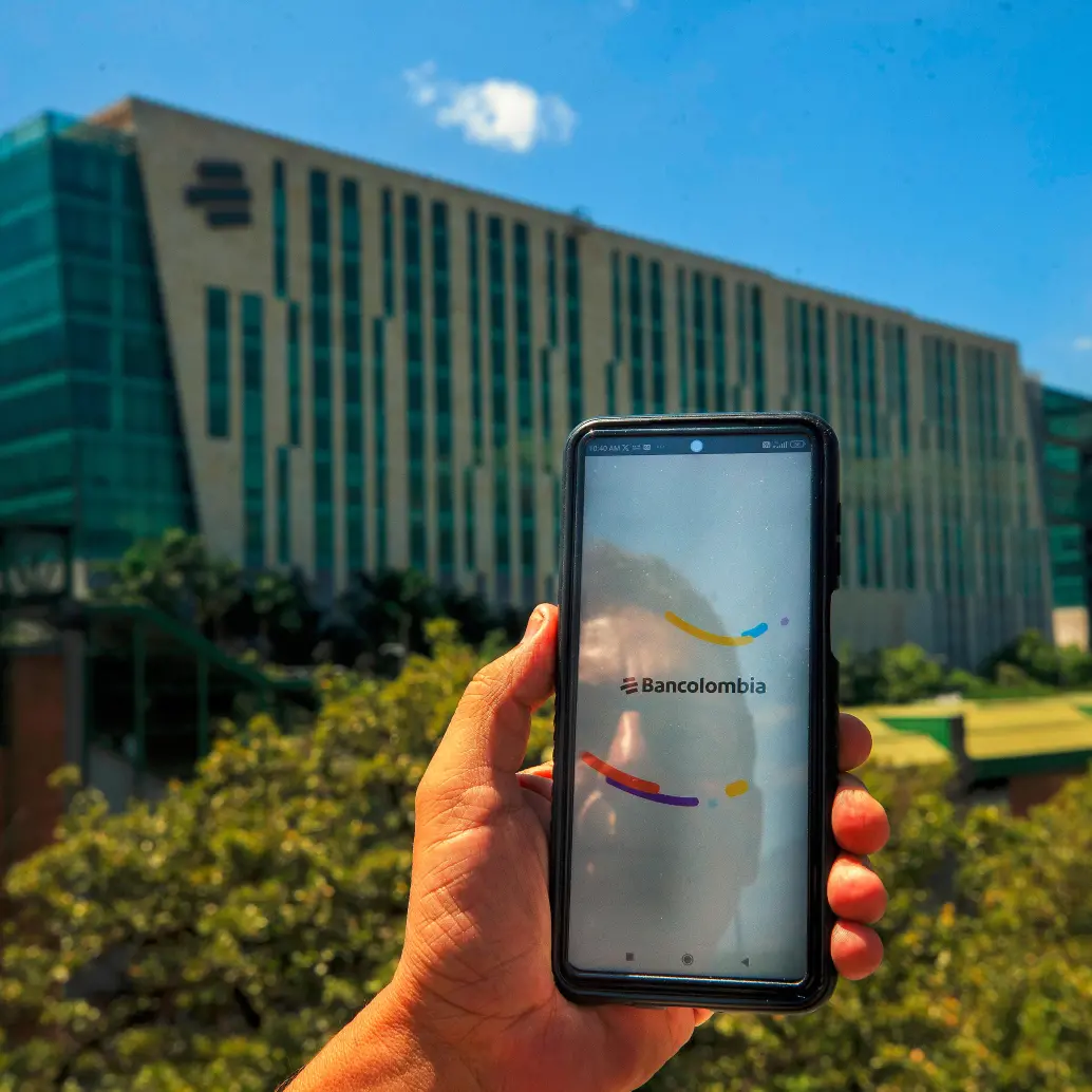 La SIC sancionó a Bancolombia por caída que duró tres días. Foto Camilo Suárez. 